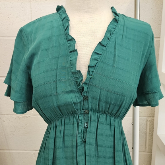 Silky dress in Kelly green - Picture 2 of 3